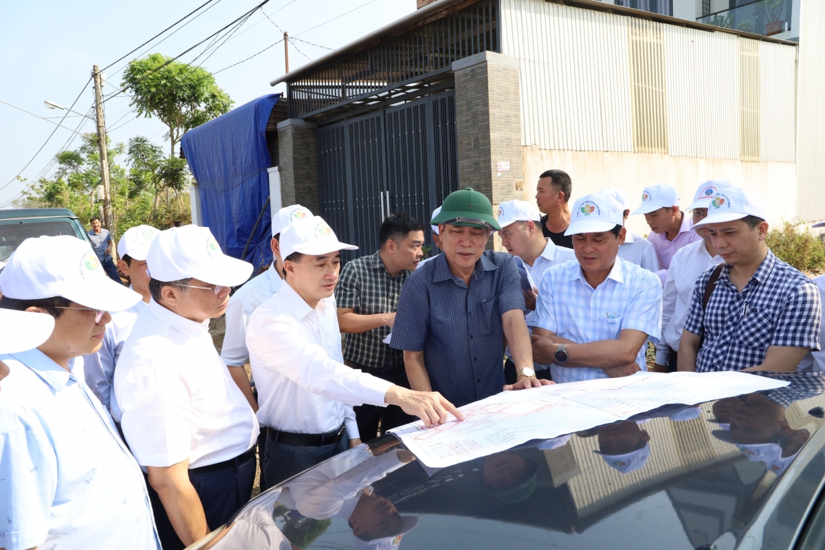 Ngế xiâm phŏ ngăn ‘na pơkeăng - pôa Trần Văn Thuấn lăm séa ngăn kơpong tơnêi vâ pro hngêi pơkeăng