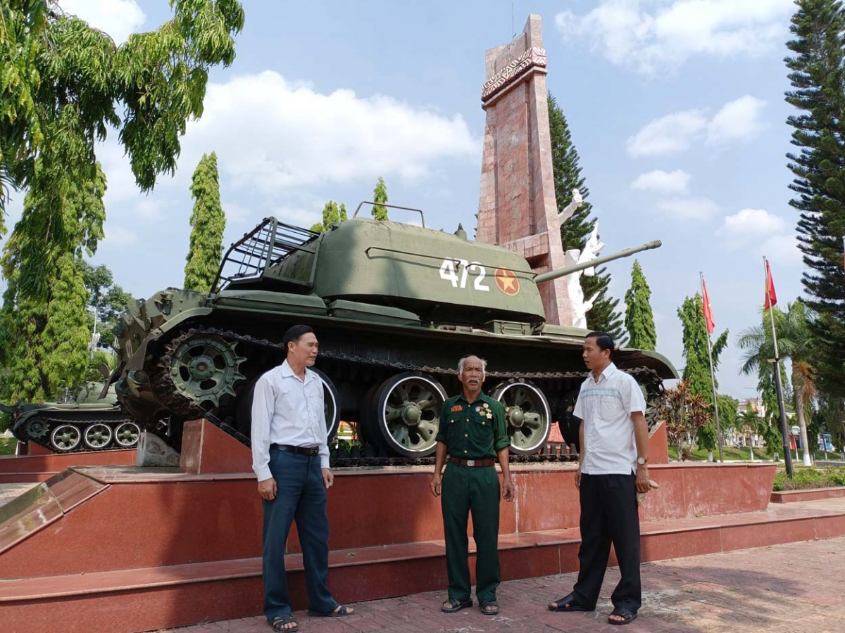 Tơhan hơđăp A Tủi ƀơi gong kut blah dưi Đăk Tô - Tân Cảnh