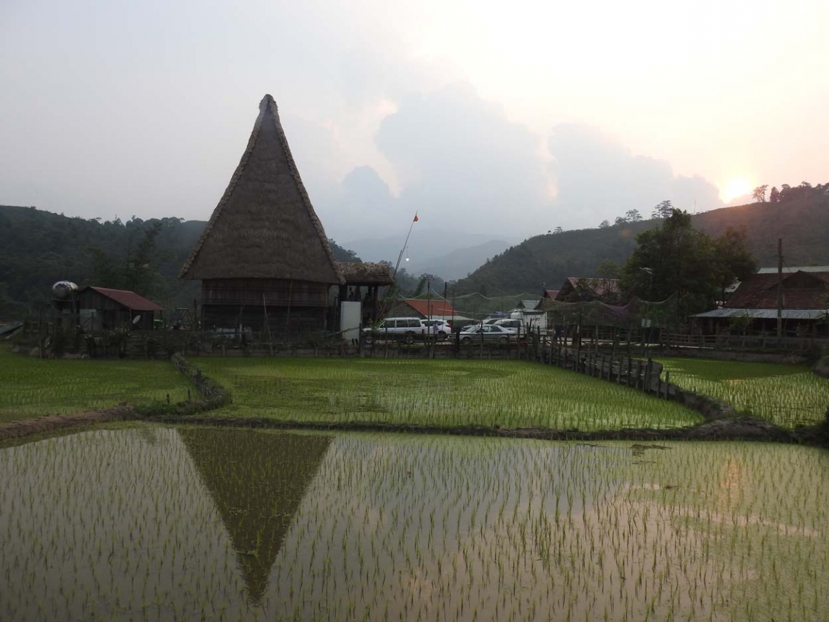 Mho jơla tàm ƀòn Vi Rơ Ngheo