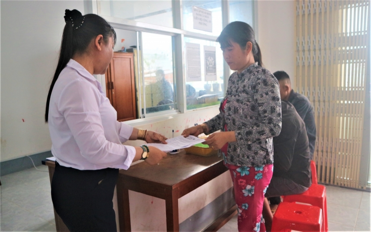 
Mơdêk tơ’mot mơngế mot chiâng đảng viên cho mâu kuăn ngo châ Khu kăn Đảng pơlê kong krâm Vĩnh Châu tối cho hnoăng cheăng pêi ki kal