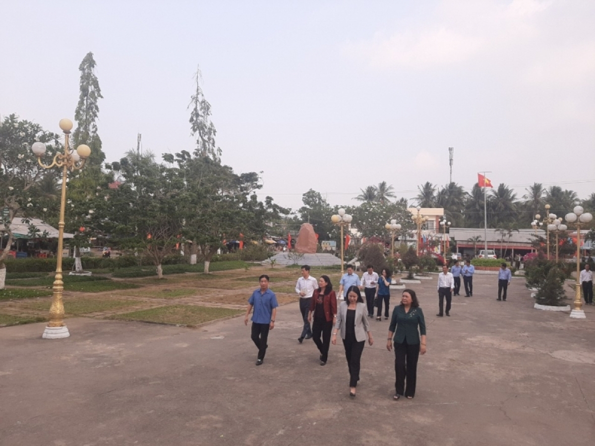 Phó Củ tịc lơgar mò Võ Thị Ánh Xuân lòt còp kơnhoàl Mỏ Cày Nam, càr Bến Tre