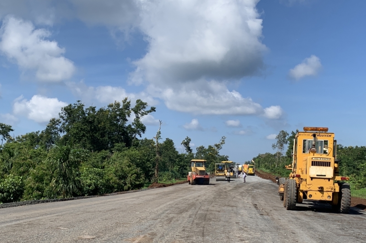 
Tơdroăng tơkêa bro troăng kân Hồ Chí Minh kơpong ví peăng mâ hâi lo pơlê kong kơdrâm Ƀuôn Ma Thuột hrá tơdroăng mơjiâng pro ƀă kal kơxô̆ liăn 332 rơtal liăn