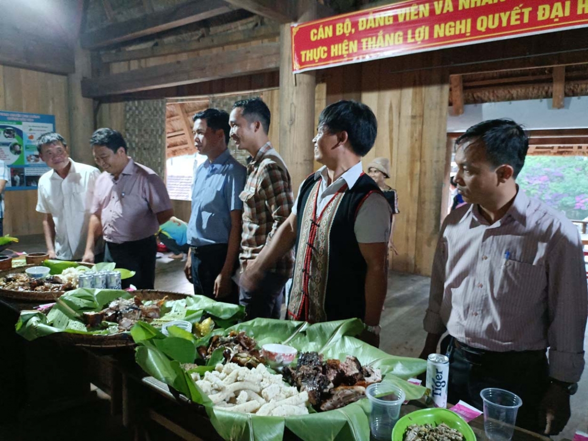 Ngăn túa lĕm tro túa pế kế kâ dêi mơngế Rơteăng a kuât pơlê Vi Rơ Ngheo