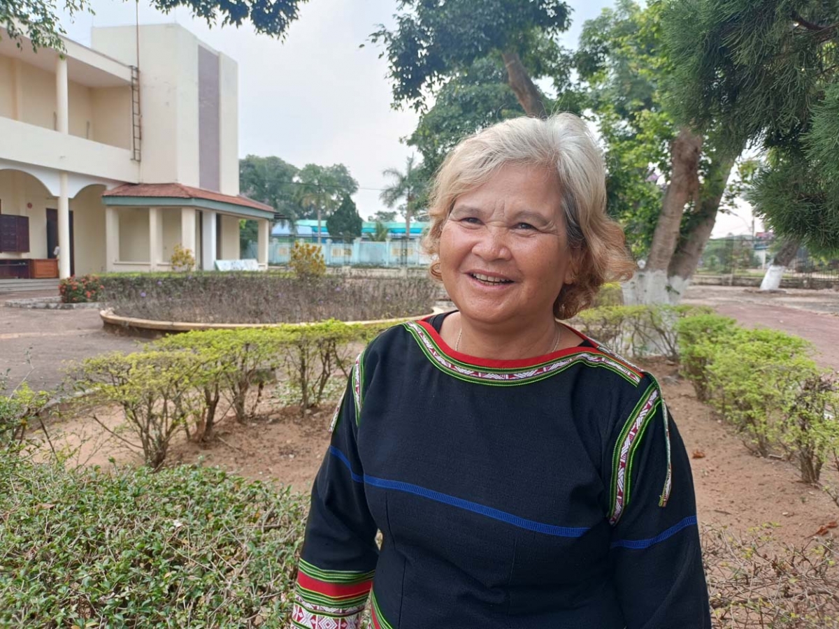 Mò Y Hlá, cau geh pơnrơ jăk tàm broă bơsram mờ lơh jăt ơnà jăk Ƀác Hồ dê