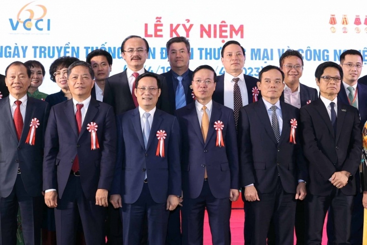 
Kơdră chĕp pơgơ̆r Teh đak Võ Văn Thưởng hmach chơt hơ iă ăn Khul chĕp pơgơ̆r Hơnih mơdro sa tơm dơnơm Việt Nam