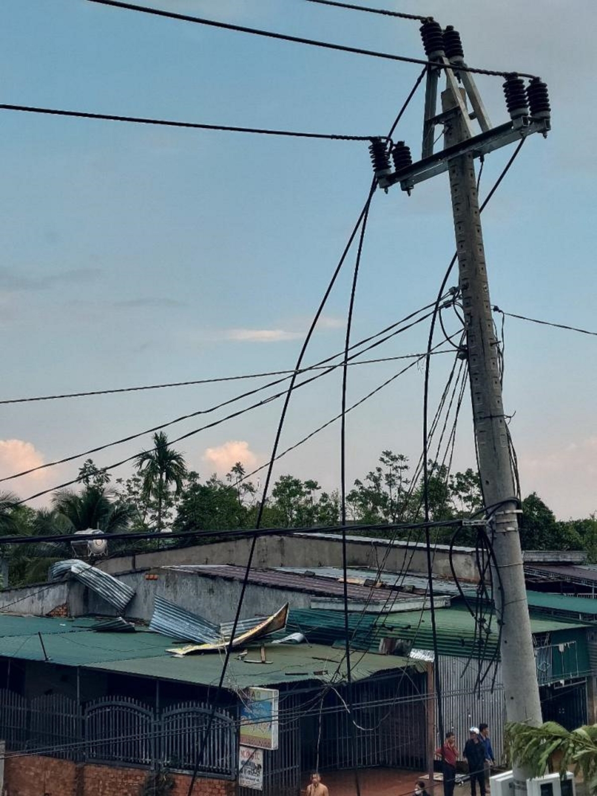 
Lu glông hrĕ apui kloh hĭ yua kơ angin grom tal