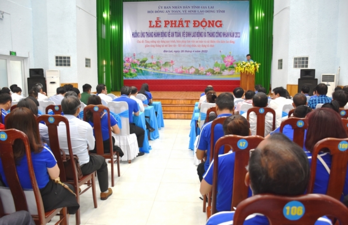 
Gùt tiah bơyai lơh Dơ̆ lam lơh