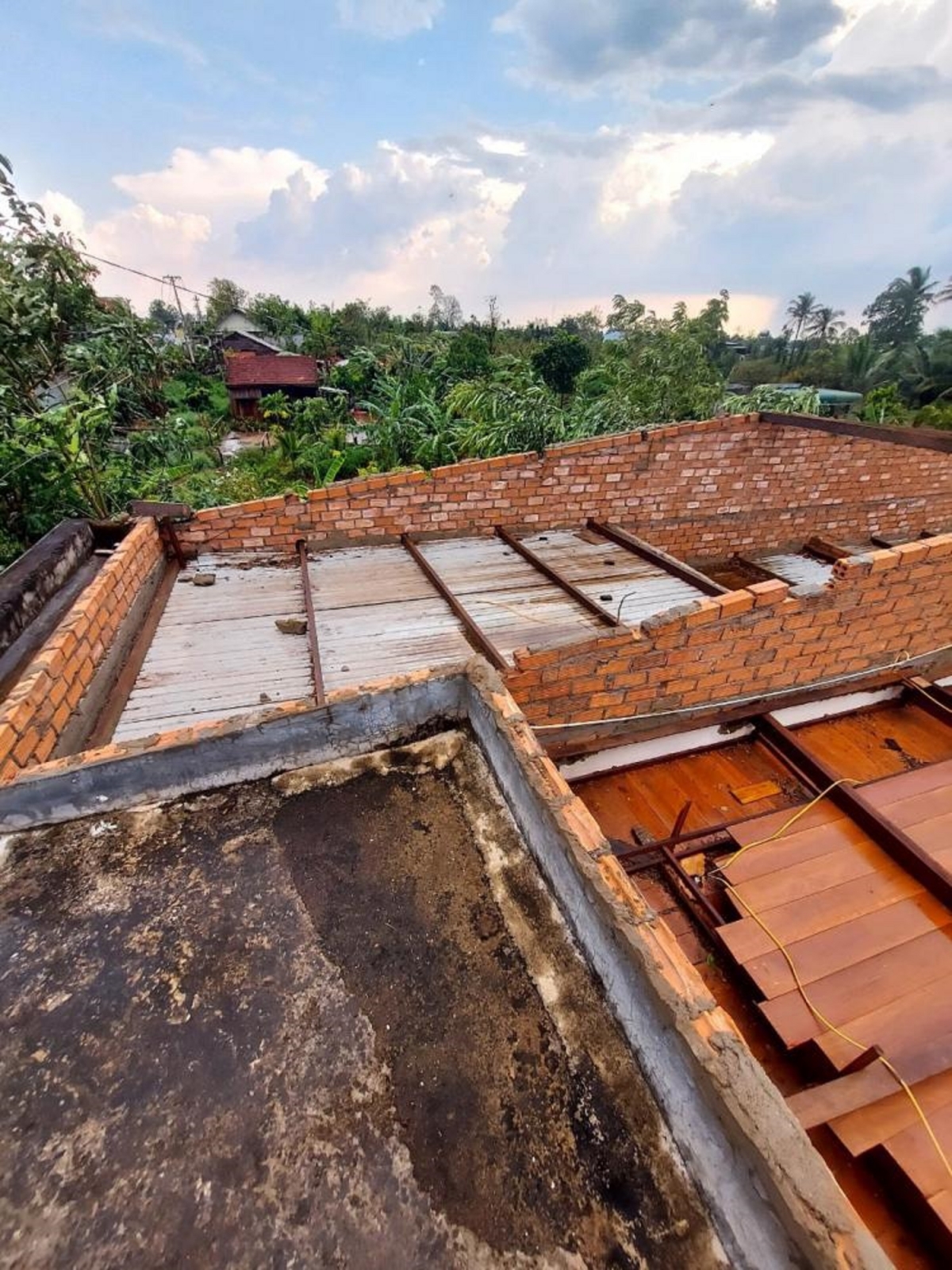 
3 bôh sang giăm nao rai pok bơbung