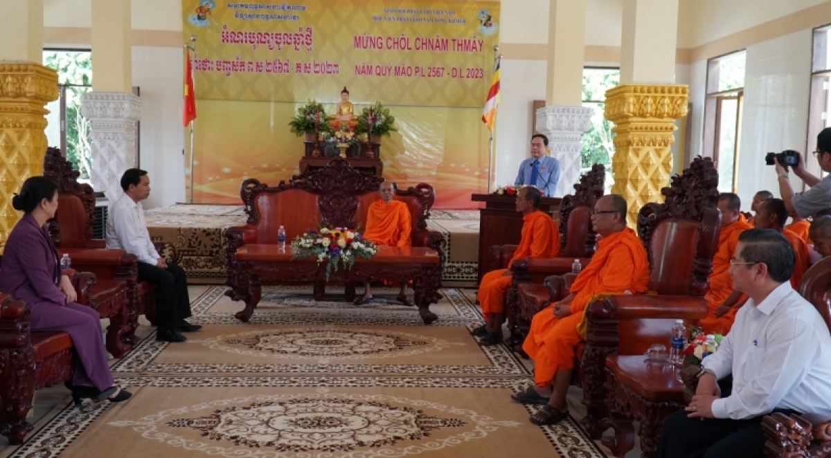 Phó Củ tịc Thường trựk Quôk hội ồng Trần Thanh Mẫn lòt còp, nting bơr satềp làng bol kòn cau Khmer tàm ƀòn dờng Cần Thơ