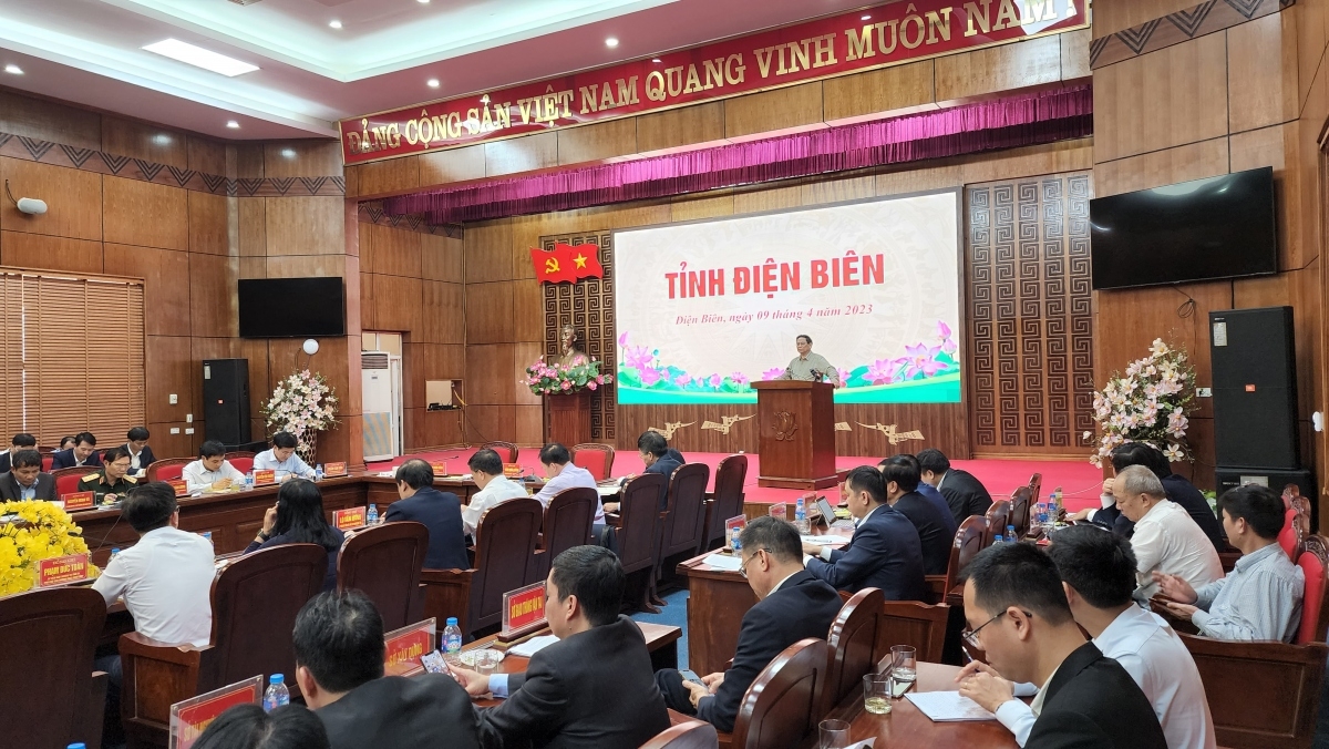 Khua dêh čar ơi Phạm Minh Chính đĭ pơhiăp git gai mông mă bruă