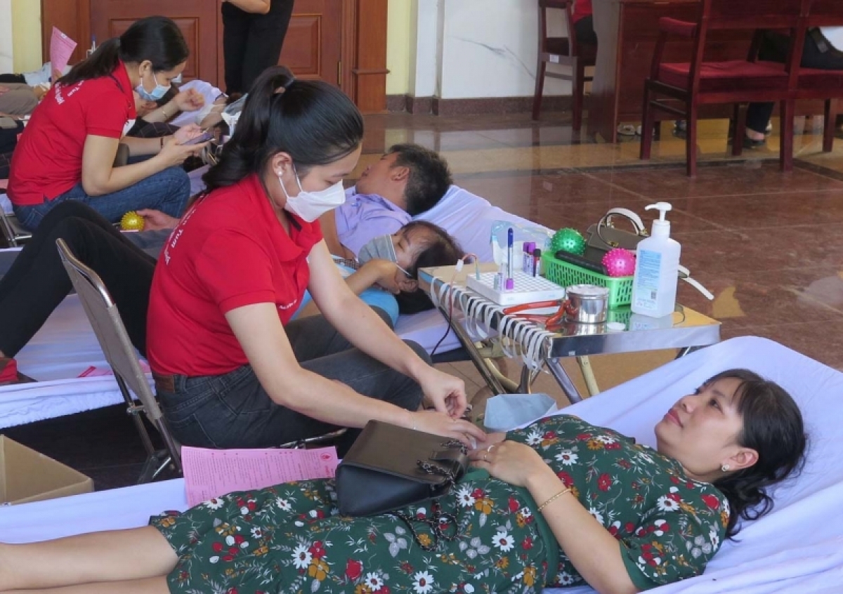 Broă ai mhàm dong kờl is tơnơ̆ mờ dơ̆ lam sồr geh bơyai lơh tàm càr Kon Tum