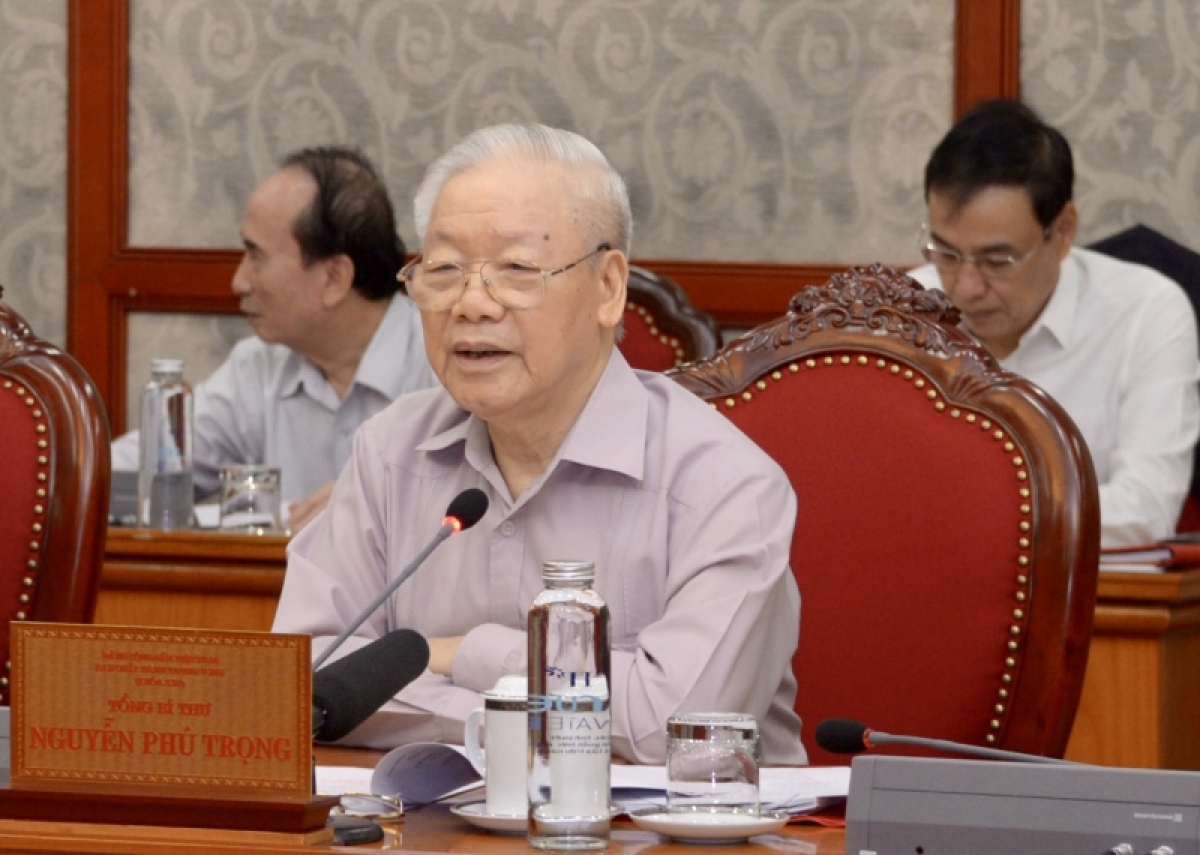 Tổng Ƀí thư ồng Nguyễn Phú Trọng đơng lam dơ̆ pơrjum Ƀộ Cíñ trị