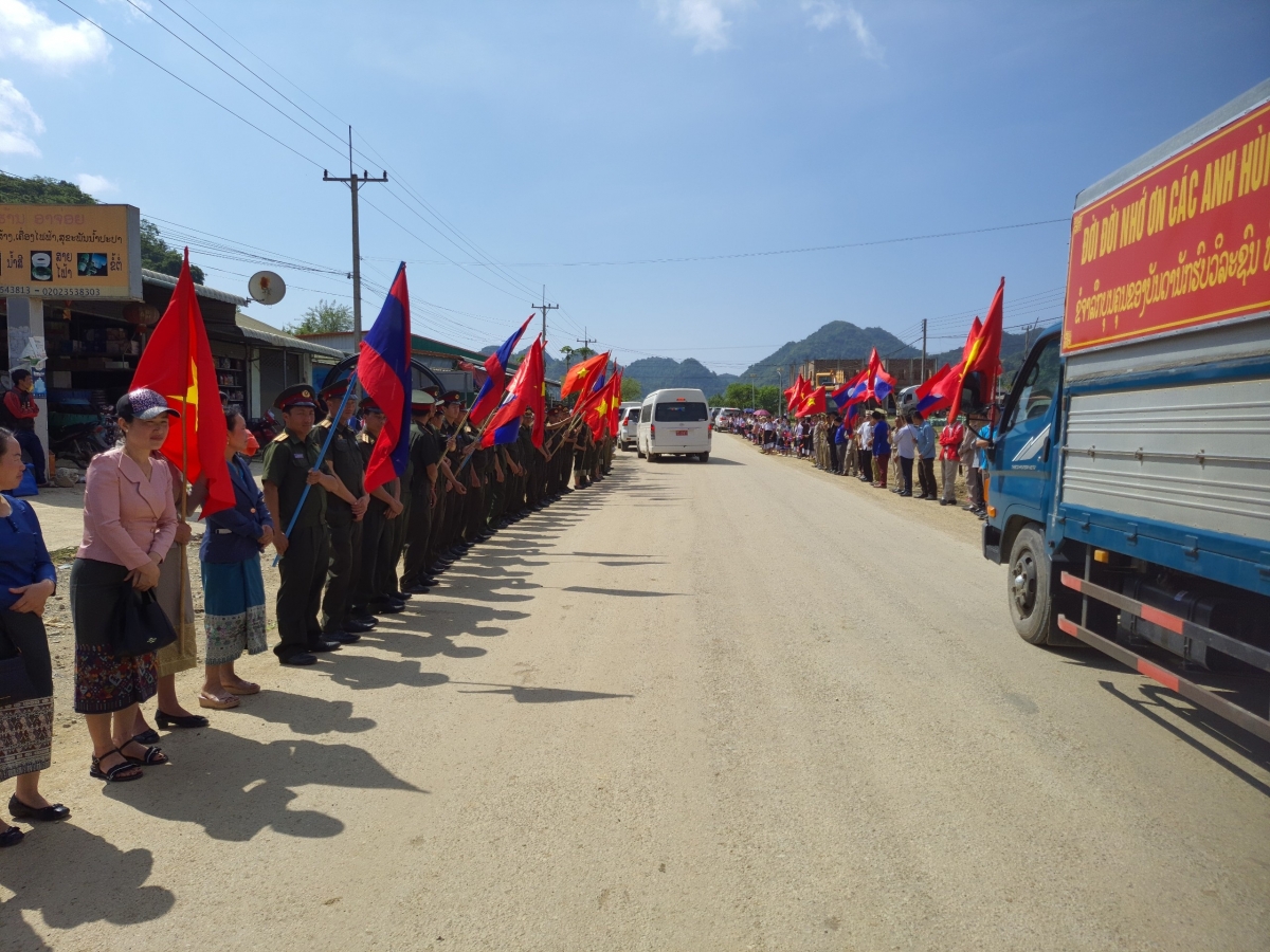 Lơ kon pơlei tơ̆ tơring akŏm rok 2 păh trong kơvơih hla kơ, hmach tơklăh hăm đe linh dŏng teh đak