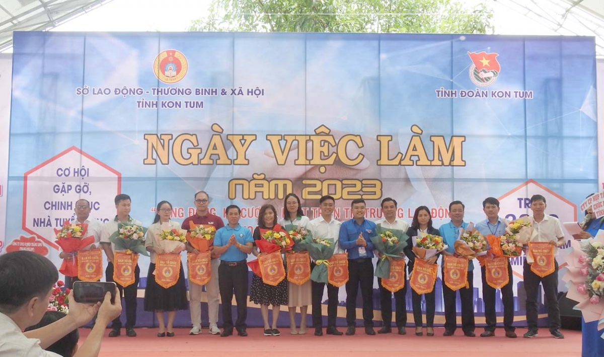 
Pà bồng bi lời kir sơnrai ai ală cau jòi cau lơh broă in tàm Ngai Broă lơh nam 2023