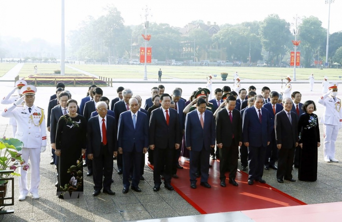 Khua git gai Ping gah hăng Kơnuk kơna pơpŭ hơdor kơ Khua mir sir Hồ Chí Minh