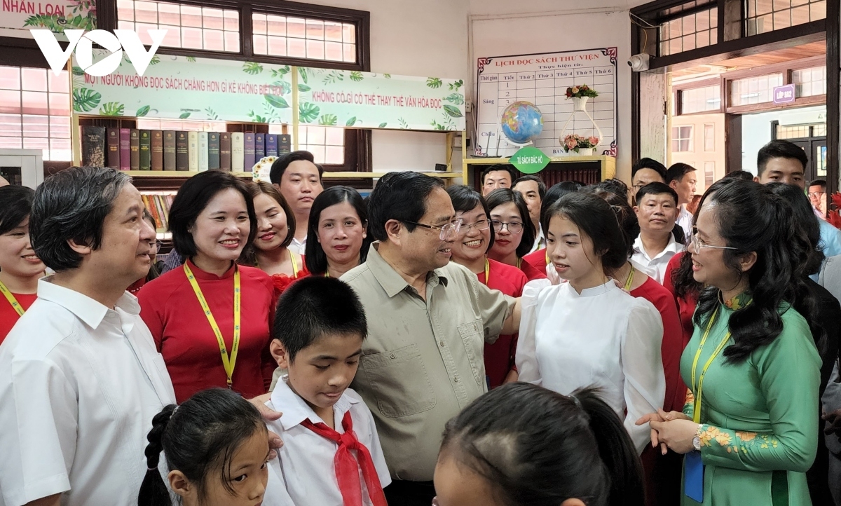 
Pôa Phạm Minh Chính, Ngế pro xiâm hnê ngăn tơnêi têa troh lăm pôu ƀă diâp kơxuô tơmeăm ăm mâu vâi o hok tro