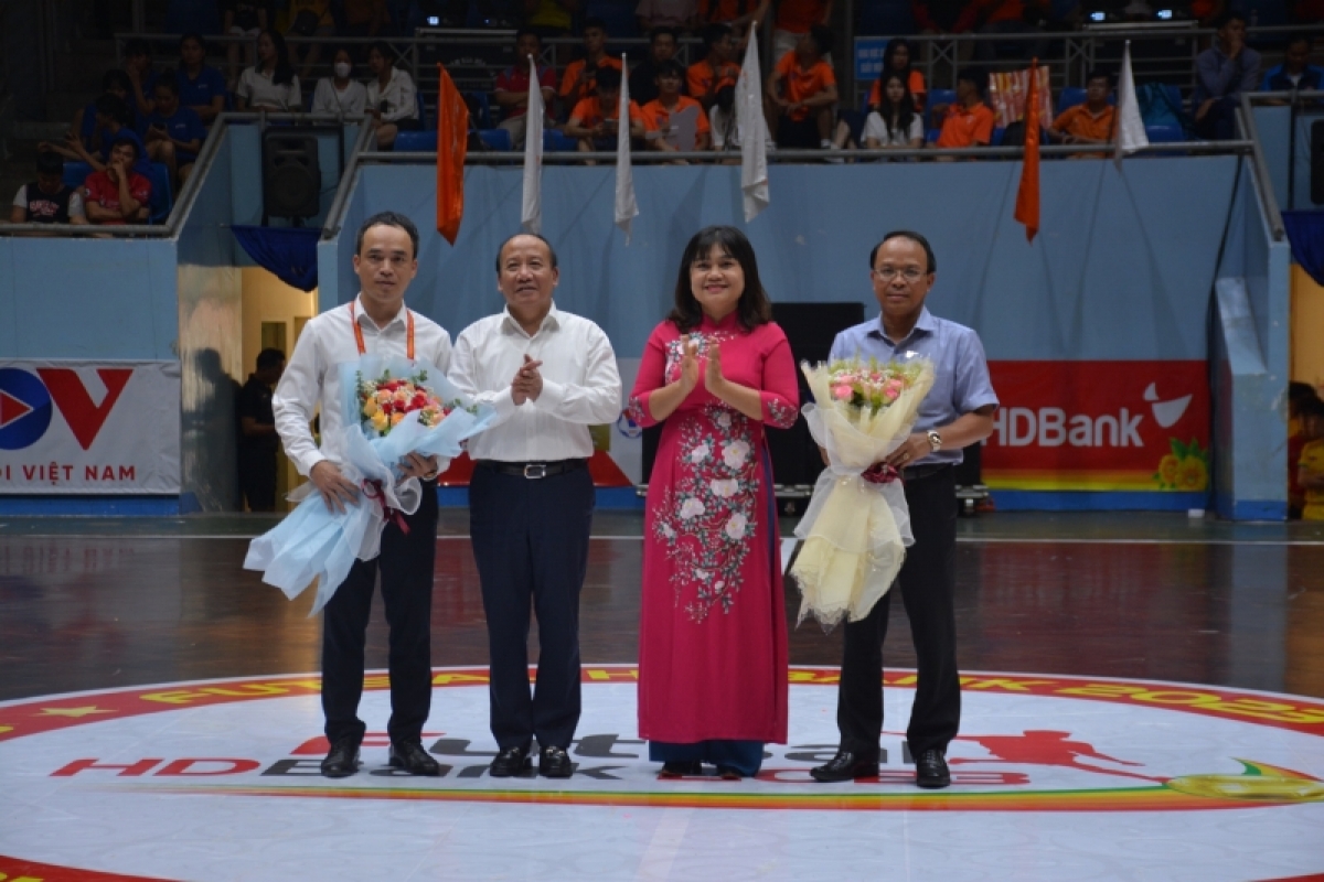 
Pôa Trần Minh Hùng, Kăn xiâm phŏ pơkuâ Rơ’jíu Việt Nam prế jâ H’Yim Kơđoh, Kăn phŏ hnê ngăn Vi ƀan kong pơlê Dak Lak diâp reăng ăm Khu tơkŭm po rôh tơ’noăng