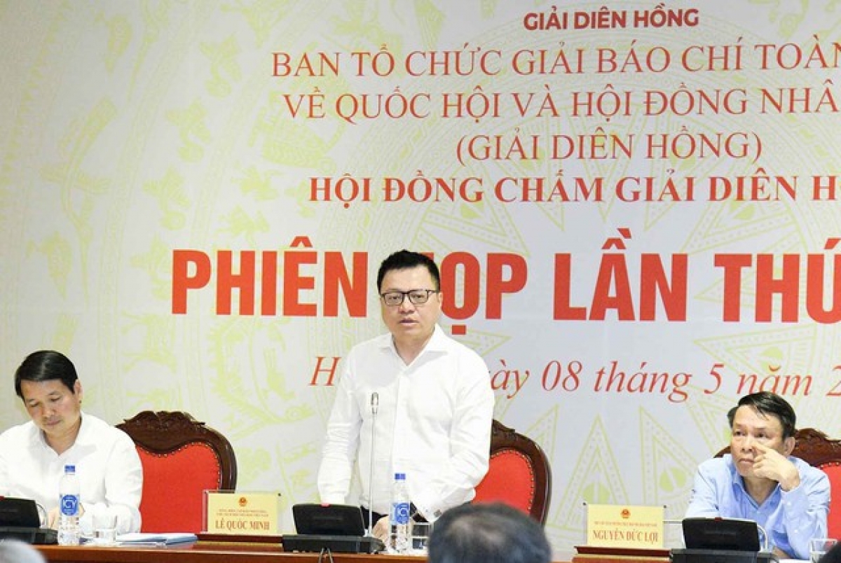 
Rôh hôp má môi dêi Hô̆i đong châm điêm vâ mơhá ăm pri Diên Hồng