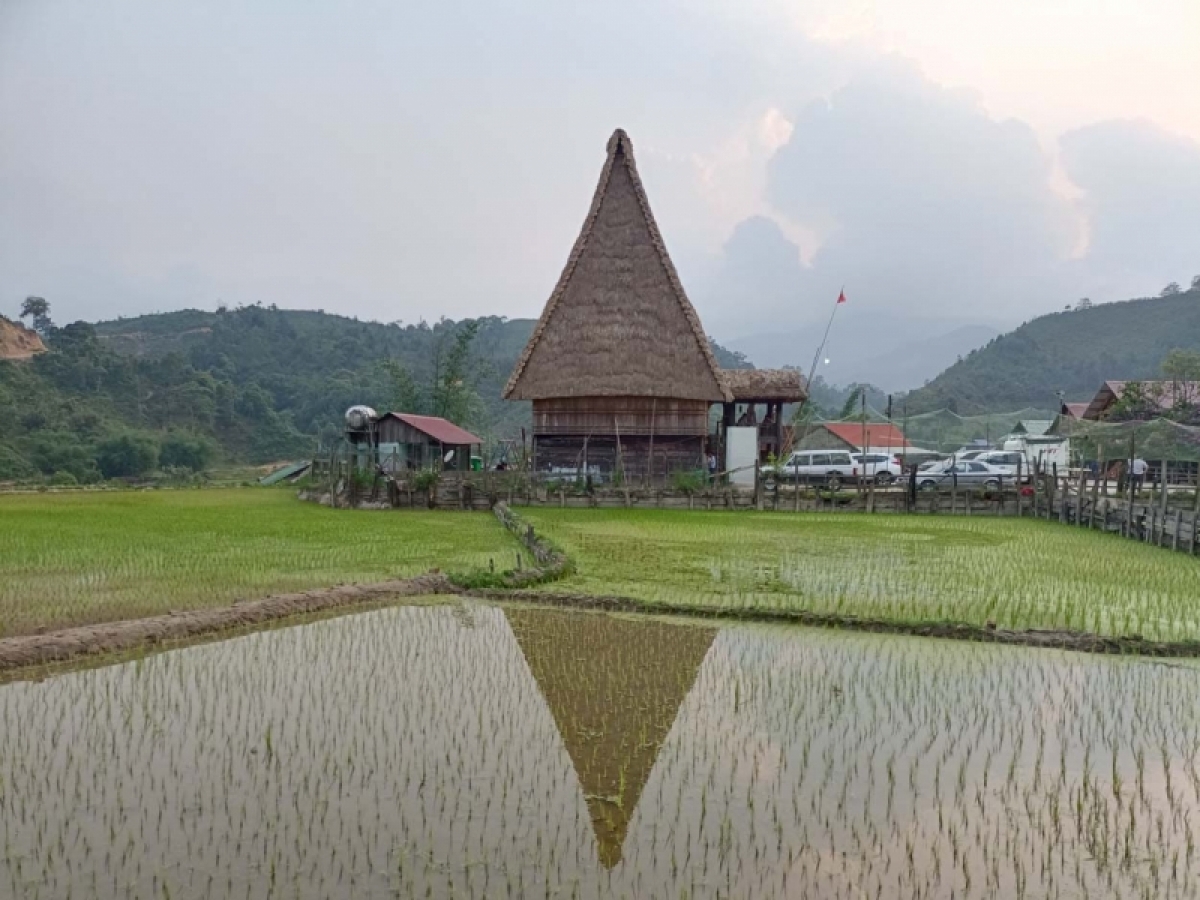 

 Kuât pơlê Vi Rơ Ngheo (Kon Tum)