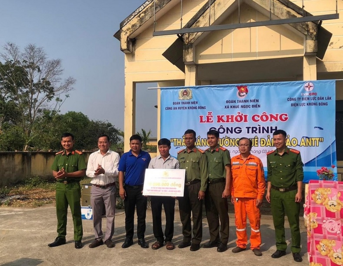 

Tâp trăng krâ on tơhrik ăm bâ eăng troăng pơlê a tơring Krông Bông khế 3/2023