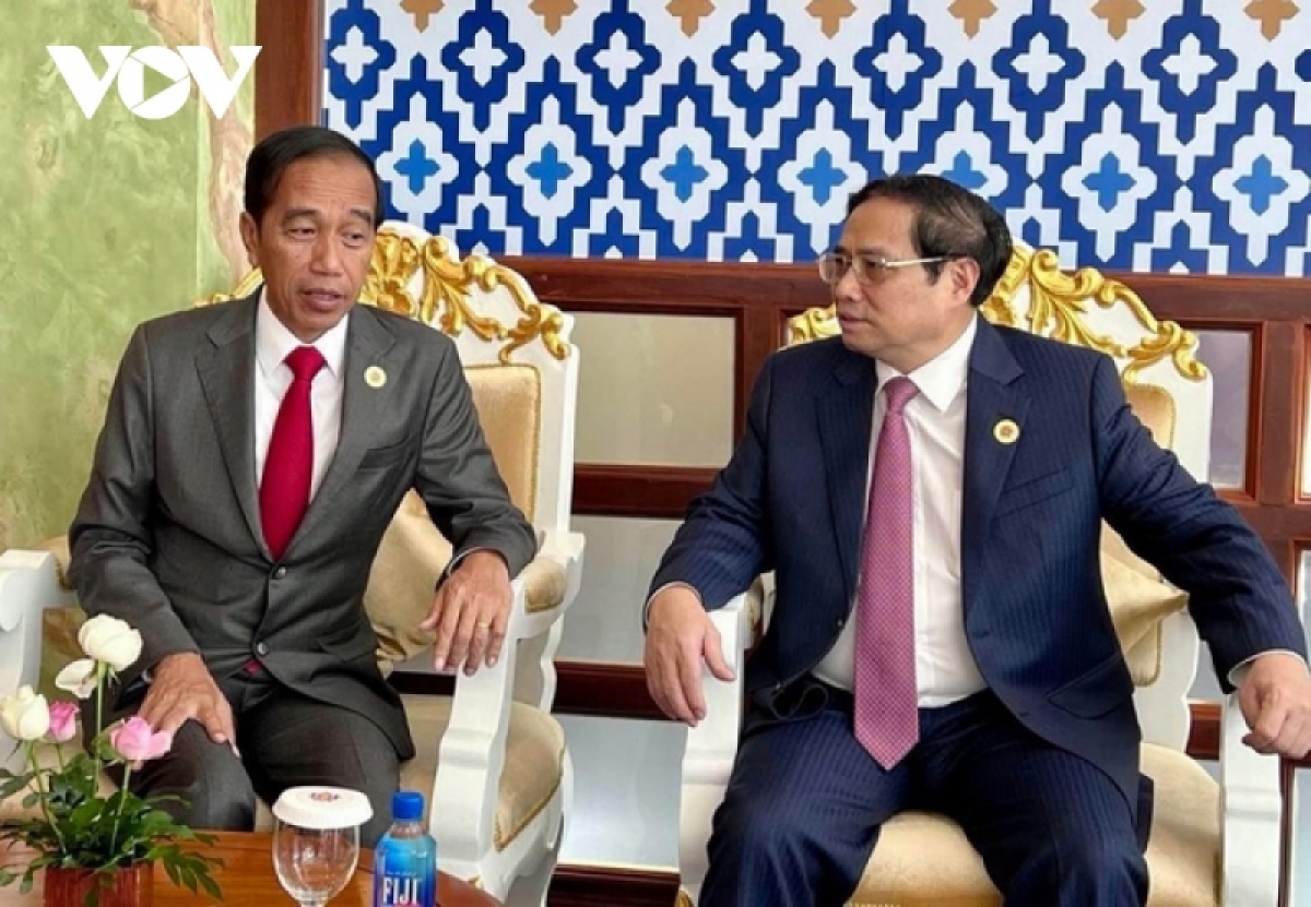
Thủ tướng Cíñ phủ lơgar Việt Nam ồng Phạm Minh Chính tìp măt mờ Kwang ătbồ lơgar Indonesia ồng Joko Widodo di dơ̆ lòt Pơrjum Kwang bàng kâp dờng dơ̆ 40, 41