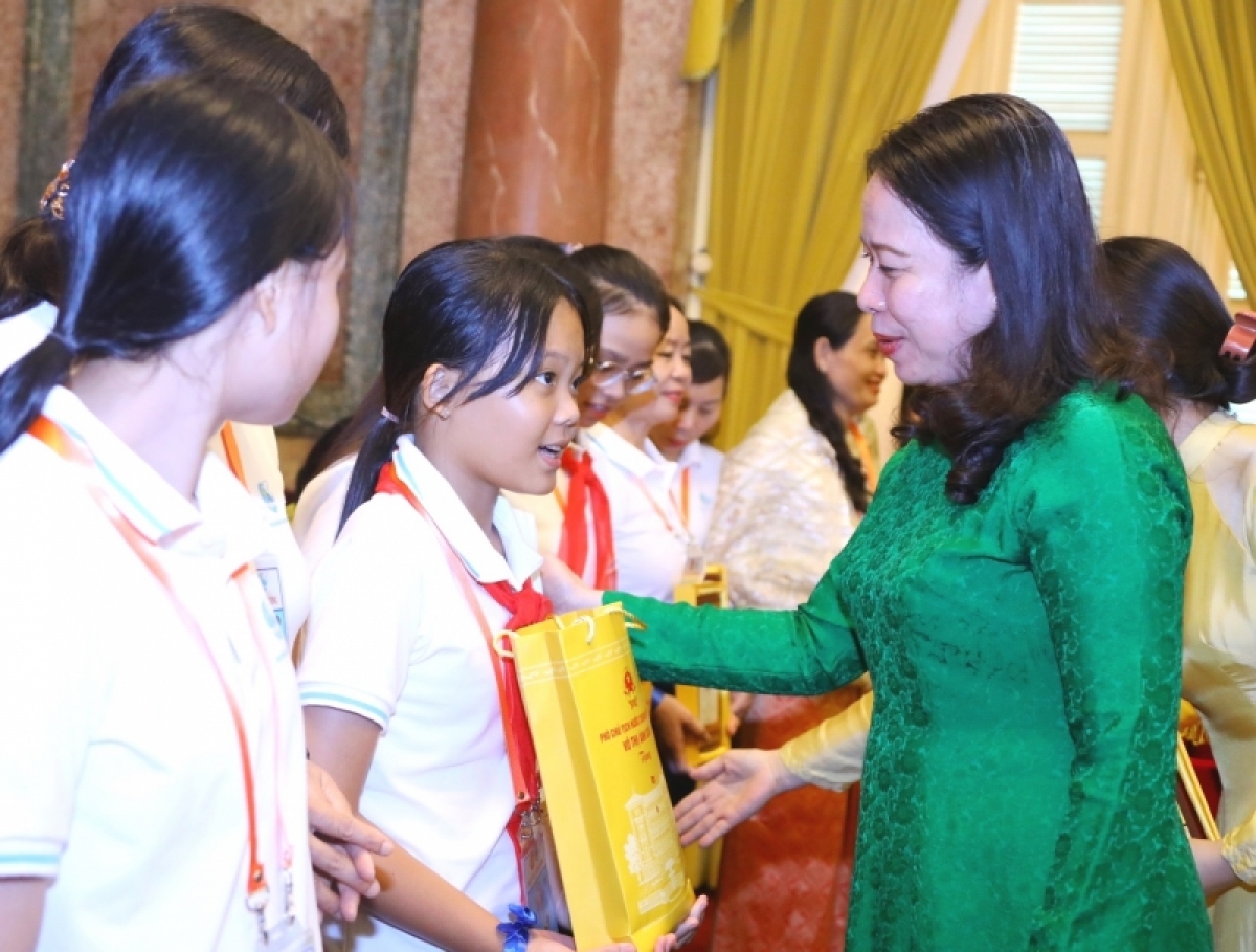 Jâ Võ Thị Ánh Xuân, Kăn xiâm phŏ hnê ngăn tơnêi têa tơpui tơno ƀă diâp kơxuô tơmeăm ăm mâu vâi o