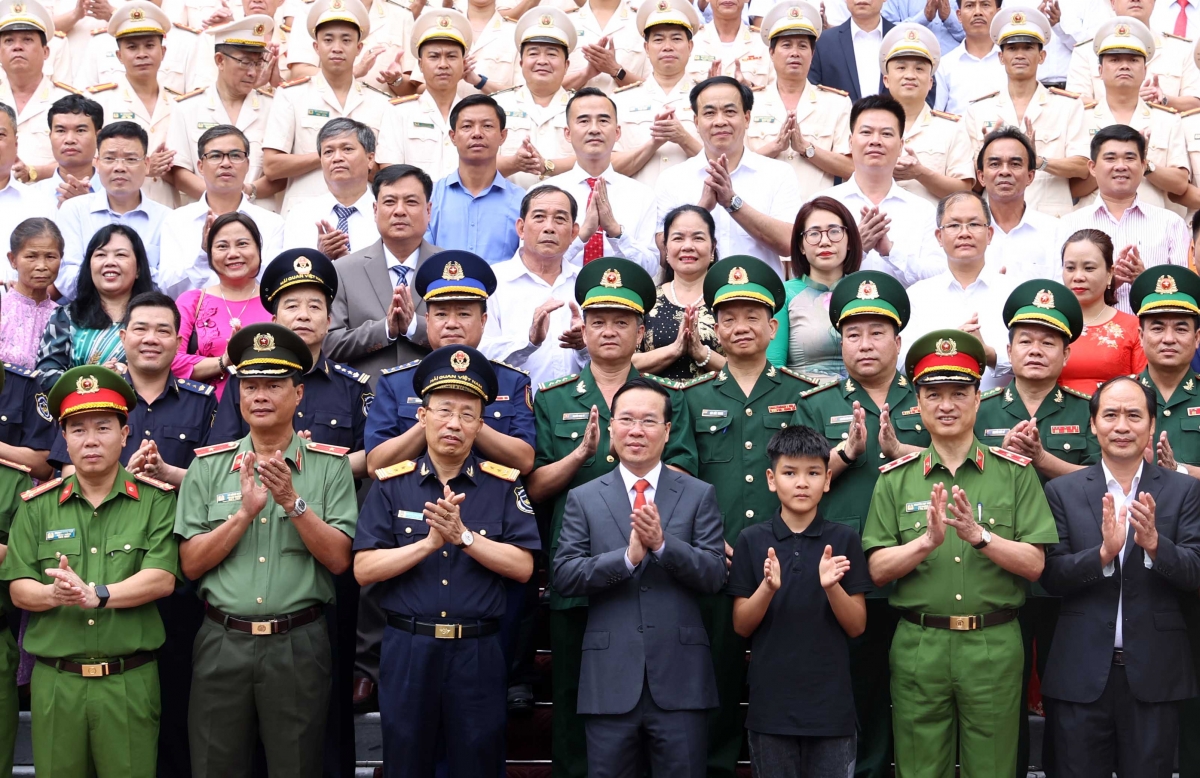 
Củ tịc lơgar ồng Võ Văn Thưởng cùp rùp bal mờ ală cau ala măt tàm dơ̆ tìp măt