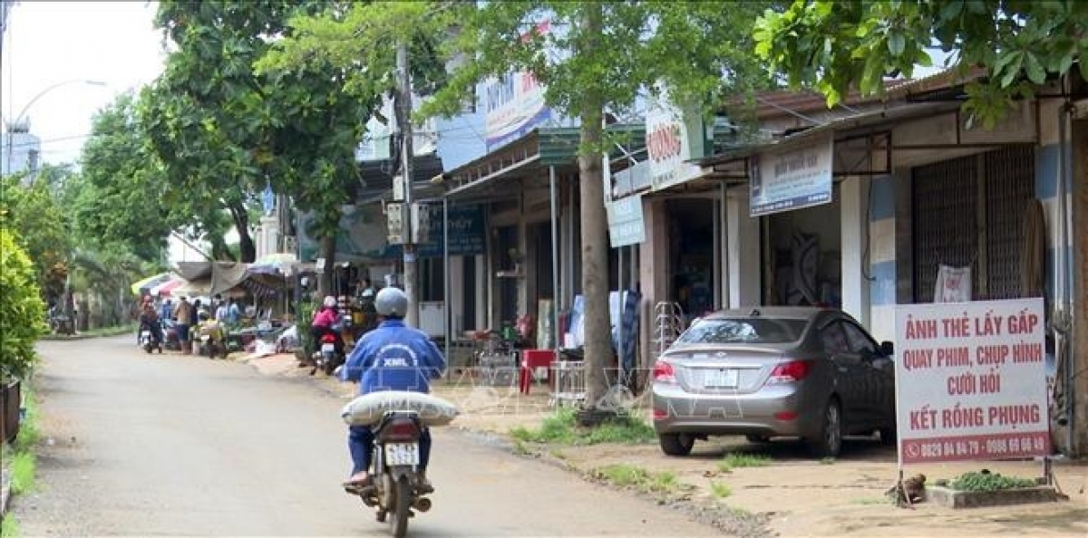 Làng bol rê wơl mờ rài kis pah ngai. Rùp: Anih yal tơngĭt jơnau Việt Nam