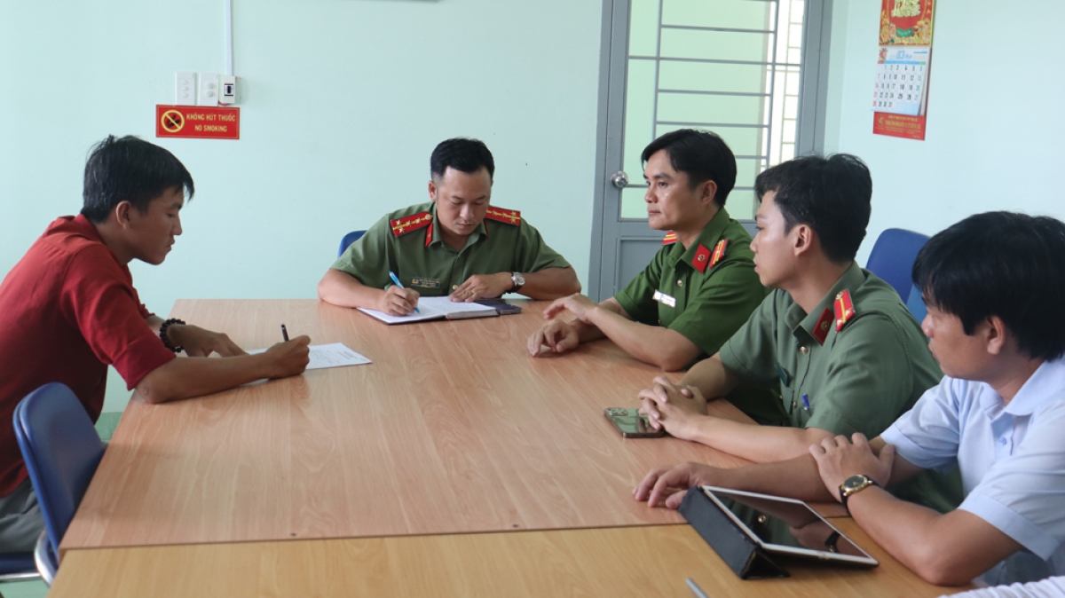 

Tơbleăng tơdroăng ôh tá tro khât, ngế kơnốu tro pơxâu phâk