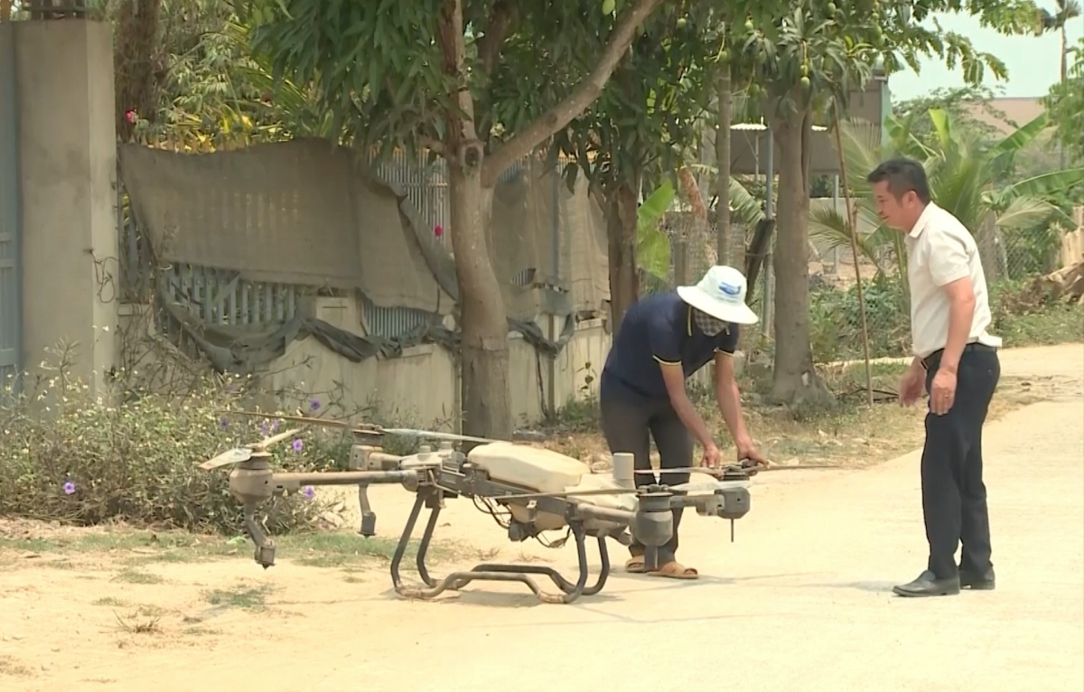 
Măy par geh ală cau tàm Hợp tak xã Lơh broă sa sươn sre Thành Tín, xã Dăk Nuê dê ngui nàng ƀồm, tuh dà mờ ơn phơng chi tam in