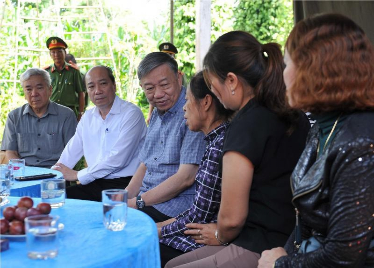 Kruanh n’gâng kan Công an Tô Lâm tât khâl ăp rnăk vâl nuĭh khĭt ta nkuăl Cư Kuin