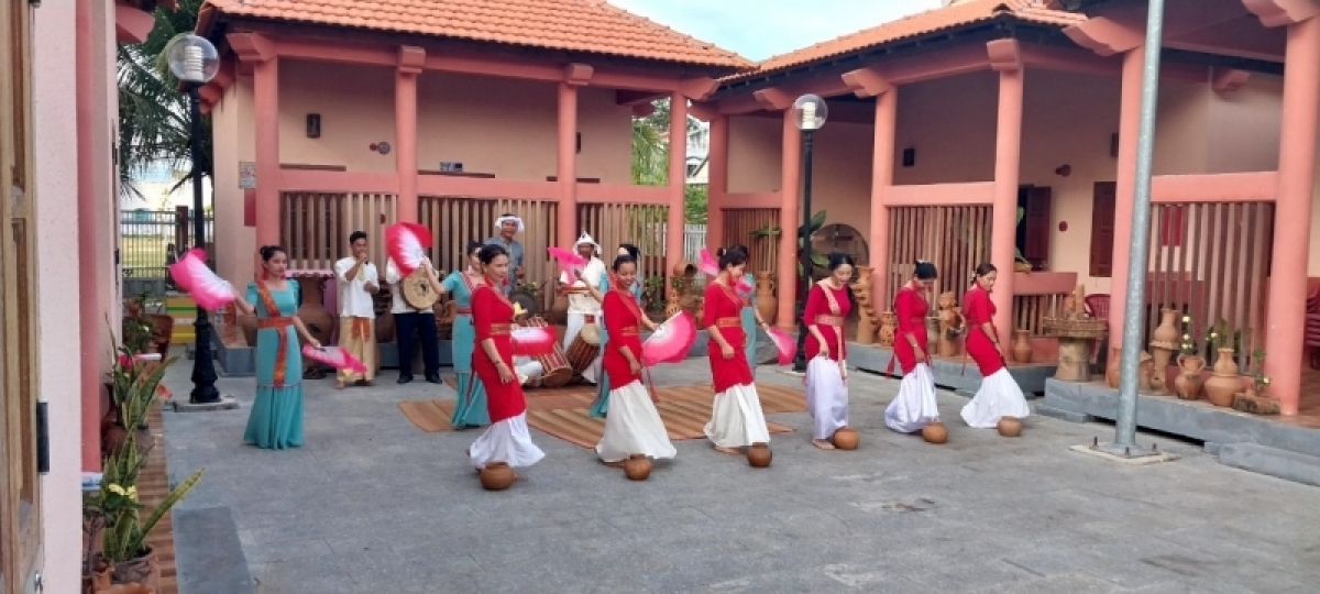 Khu pêi ôm hyô pơlê mĕn tơmeăm ƀă tơnêi hneăn Bàu Trúc, tơring Ninh Phước mơđah tơbleăng hơdruê xuăng hdroâng kuăn ngo Chăm ăm tơmối