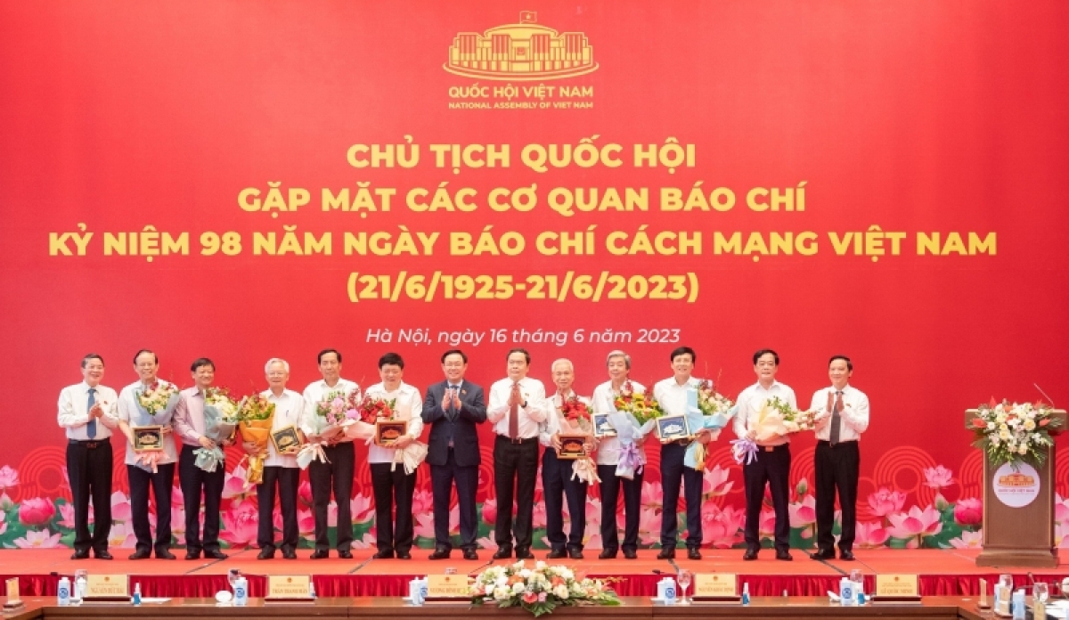 Củ tịc Quôk hội ồng Vương Đình Huệ tìp mat ală anih lơh ƀău