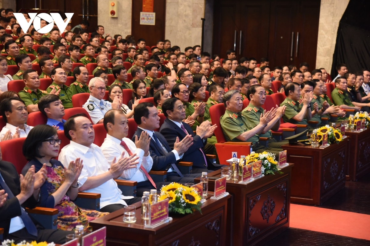 Pôa Phạm Minh Chính, Ngế pro xiâm hnê ngăn tơnêi têa veăng hôp tơpui tơdroăng púi vâ hơniâp lĕm