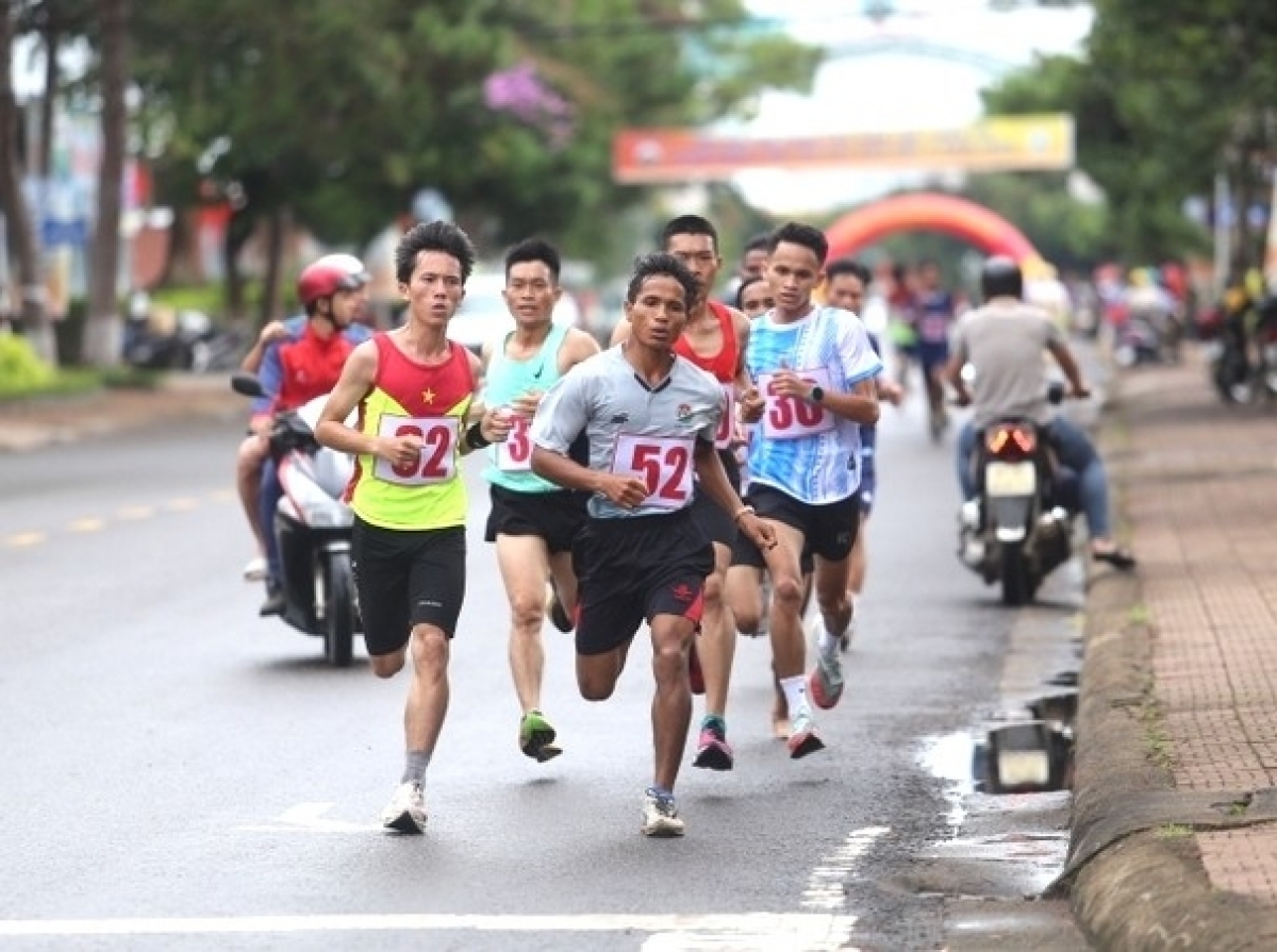 Mâu ngế tơ’noăng môn kơtâu tung kong prâi rơnguôt a pơlê kong kơdrâm Plei Ku  