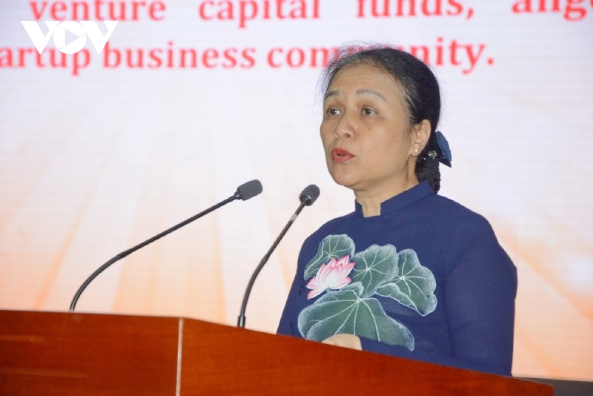 Bà Nguyễn Phương Nga, Chủ tịch Liên hiệp các tổ chức Hữu nghị Việt Nam phát biểu tại hội thảo.
