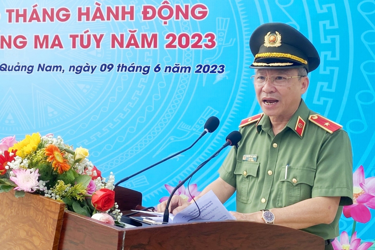 Thiếu tướng Nguyễn Đức Dũng - Giám đốc Công an tỉnh phát biểu tại lễ phát động. Ảnh: V.L