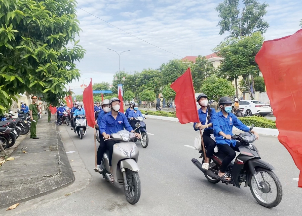 Diễu hành hưởng ứng Tháng hành động phòng chống ma túy. Ảnh: V.L
