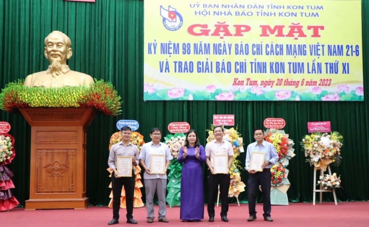 Groi Kruanh UBND n’gor Kon Tum Y Ngọc an giải A an nuĭh nchih
 