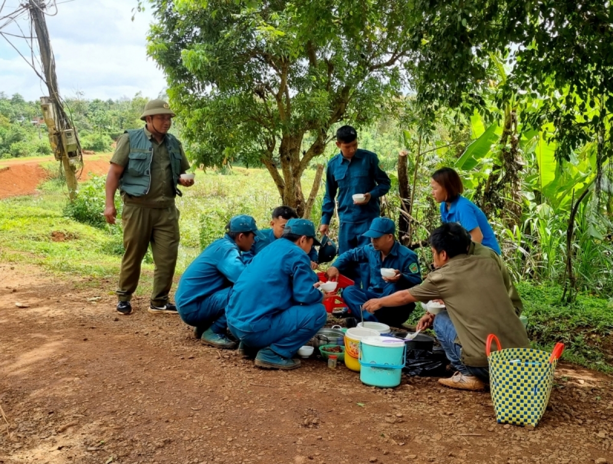 Nar sông mô âk yơn răm nău tâm rnglăp cán bộ tahen n’hanh nuĭh ƀon lan ta ntŭk kâp njrăng
 