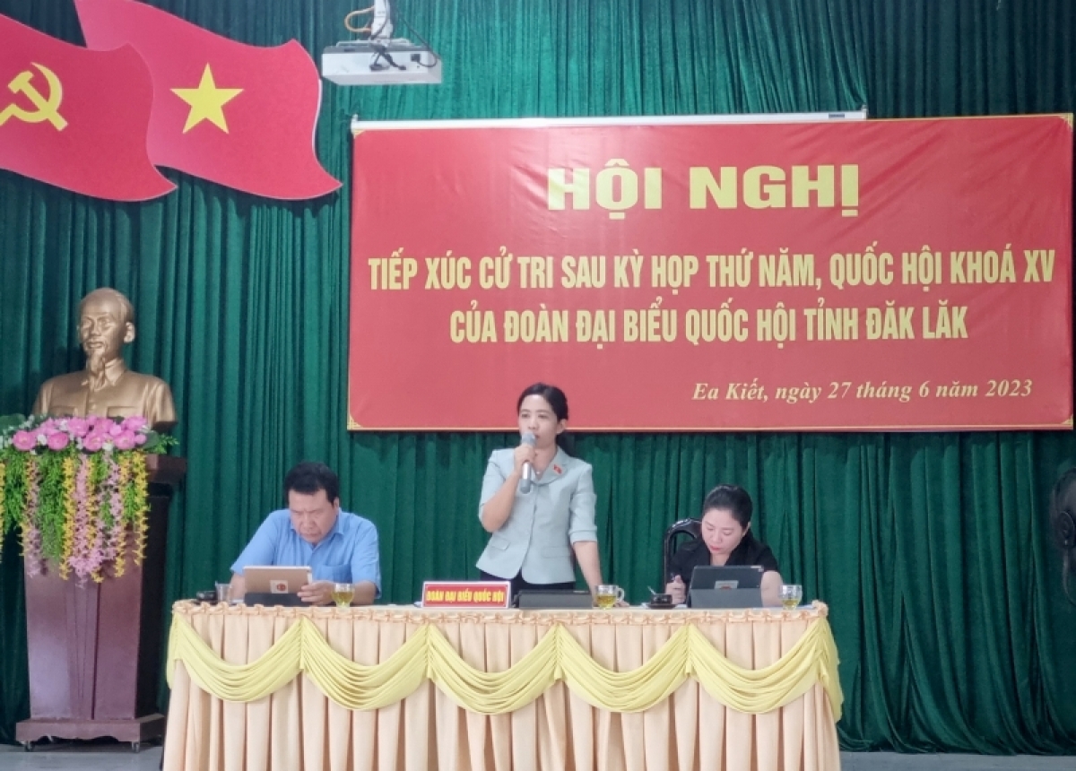 Đại biểu Quốc hội ơh n’hanh djăt nău rgop nuĭh ƀon lan
 