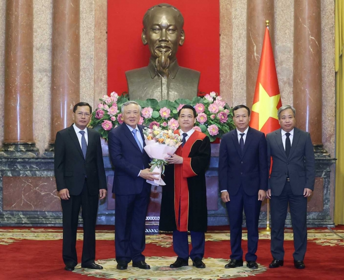 Ngế ngăn ‘na tơleăng Hngêi tơleăng xiâm tơnêi têa rơkâu hâk kơ pôa Nguyễn Hồng Nam, Ngế xiâm tơleăng Hngêi tơleăng tơnêi têa