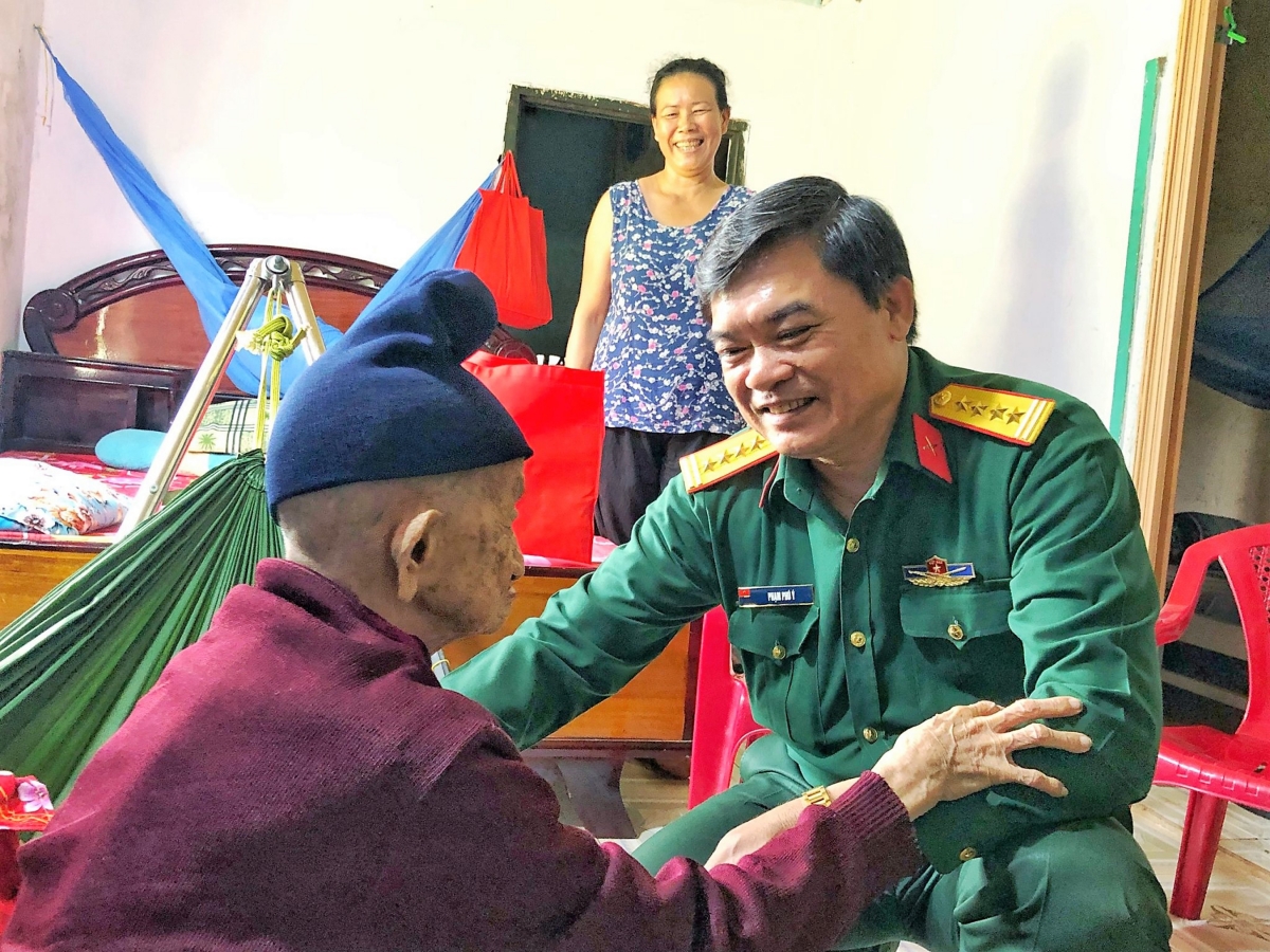 Dom pakat, dom gah dalam tinh caik hatai sangka sang thương binh liệt sĩ