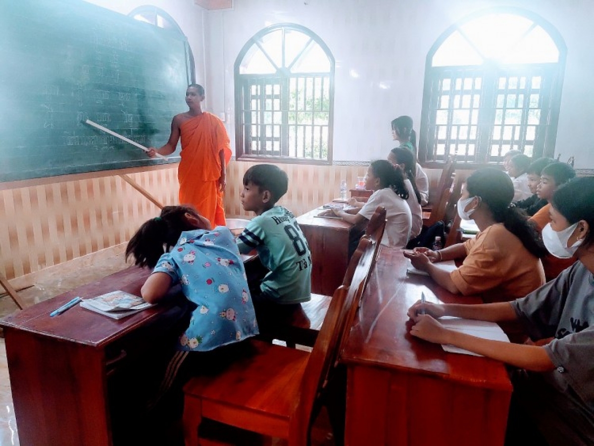 Anek saih bangsa Khmer bac akhar huroh bangsa