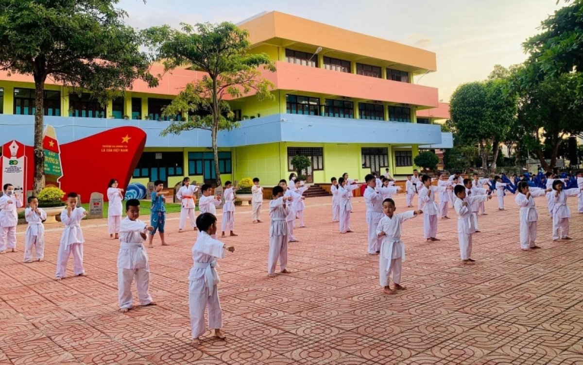 

Teăng tơdroăng ăm kuăn ‘nĕng veăng mâu lâm pơtâp văn hŏa, rơnó pơtê hriâm hơnăm kố nôu pâ hok tro a Dak Lak ăm vâi hdrêng veăng mâu lâm hriâm mơnhông tuăn ngôa tơná rơkê, pơtâp ivá châ chăn hriâm tơchok, klê têa...