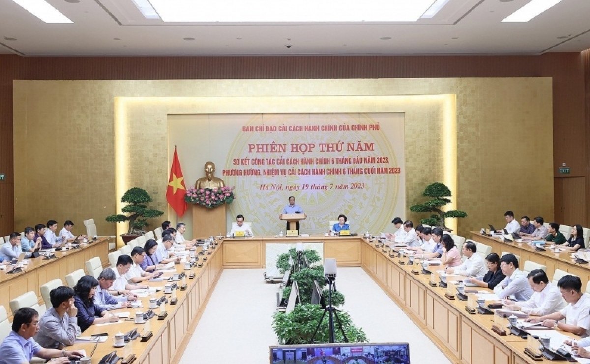 
Thủ tướng pơm tơm hop akŏm