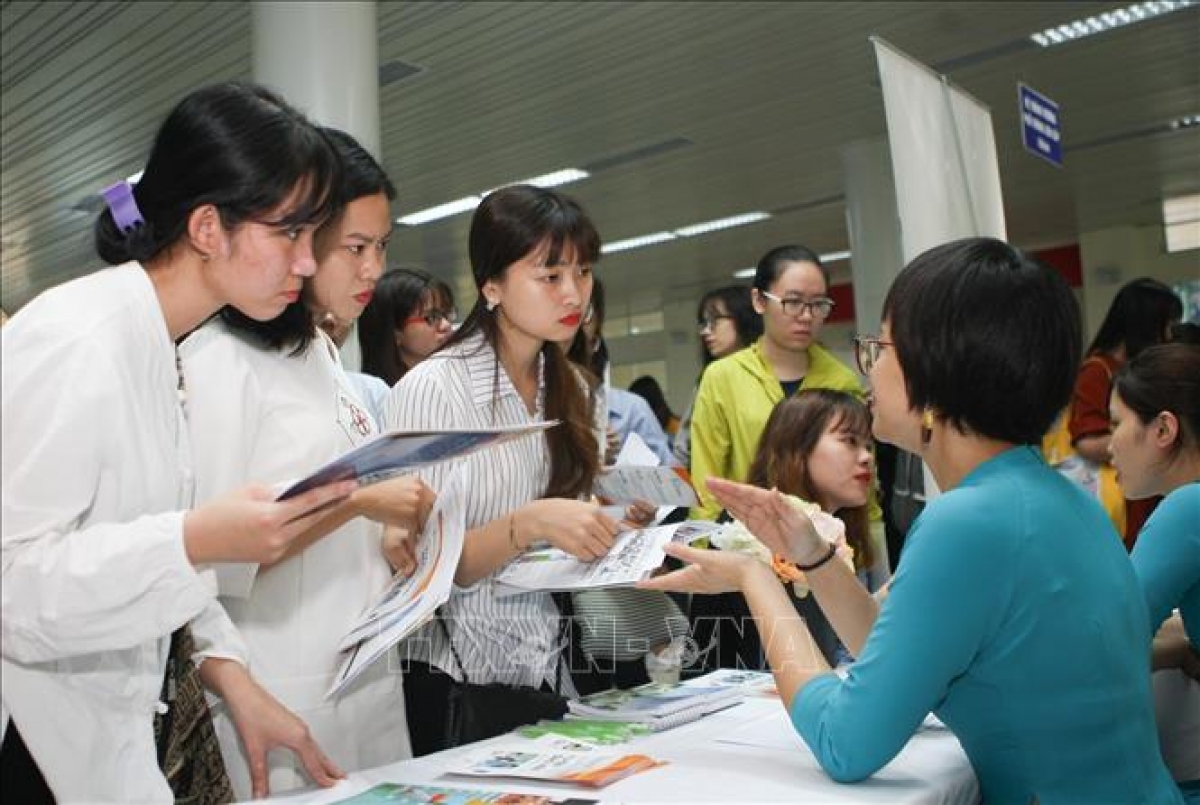 Tuk mai tame bac aval, sinh viên bahrau jeng nộp jien bac tui yaom bo sang bac brei thau bloh