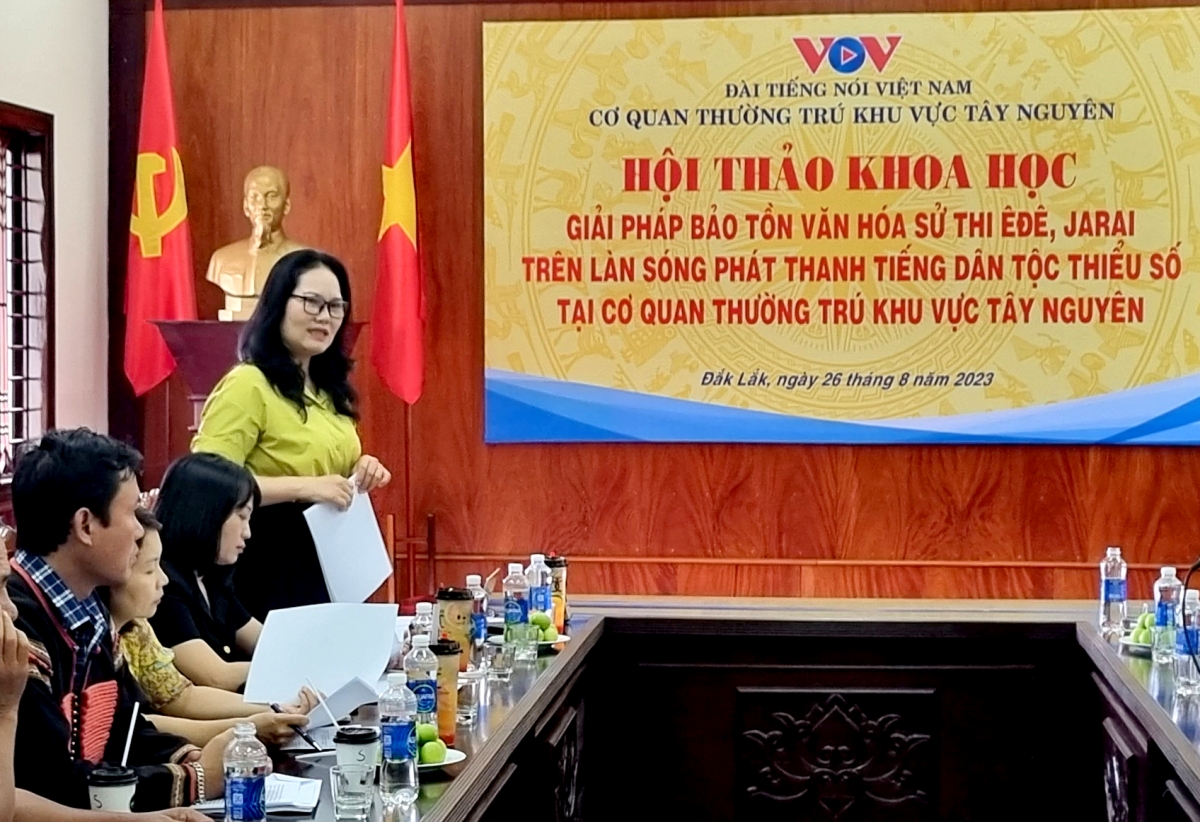 Jâ Ƀuôn Krông Tuyết Nhung - Phŏ yăo sư, Tiê̆n sih tơpui a rôh hôp