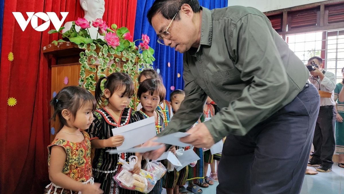 Thủ tướng ồng Phạm Minh Chính pà phan kơnòm bơsram tàm Hìu bơsram mầm nòn Măng Đen in