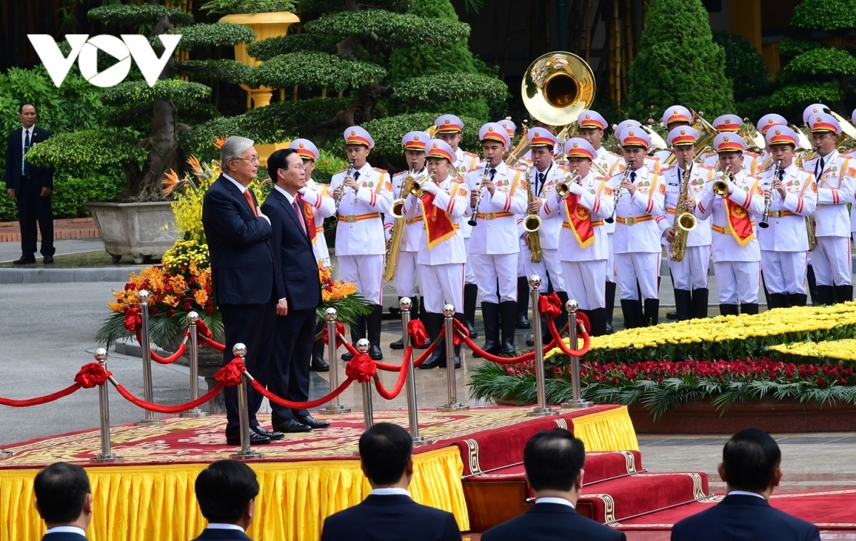 Pôa Võ Văn Thưởng, Kăn xiâm hnê ngăn tơnêi têa prế kăn xiâm pơkuâ kong têa Kazakhstan koh hlá cơ